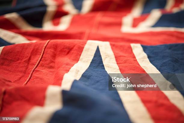 Bandera Unionjack Con Volantes Foto de stock y más banco de imágenes de Bandera del Reino Unido - Bandera del Reino Unido, Viejo, Arrugado