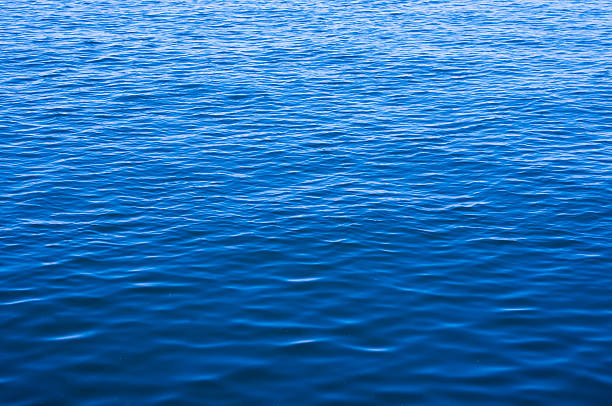 surface de l'eau bleue avec texture douce vague - blue water photos et images de collection