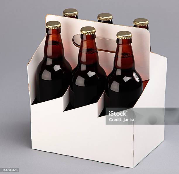 Foto de Pacote De Cerveja Seis e mais fotos de stock de Cerveja - Cerveja, Embalagem de 6 unidades, Bebida