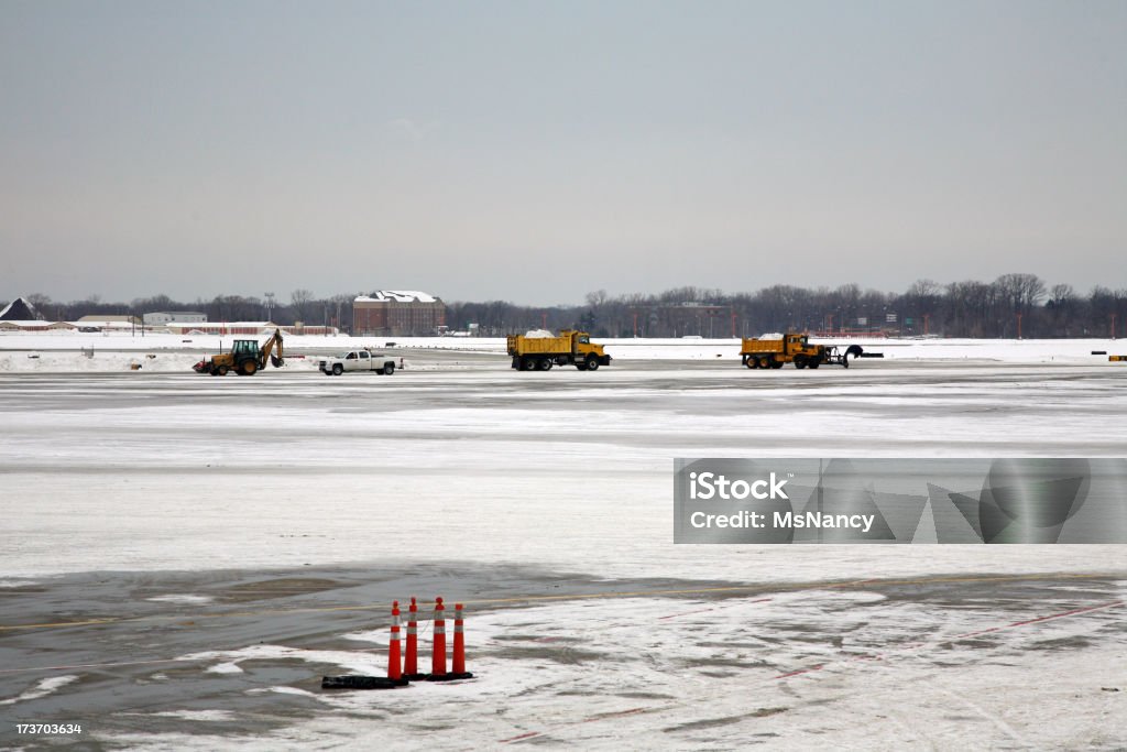 Aeroporto Snowplowing pistas - Royalty-free Aeroporto Foto de stock