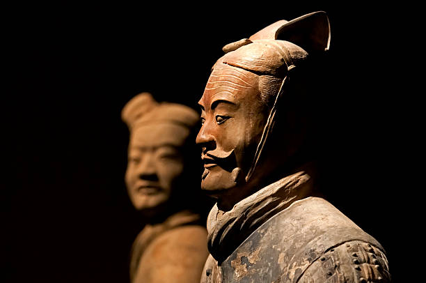 cerâmica de terracota antiga figura do exército em xian-china - xian fotos imagens e fotografias de stock