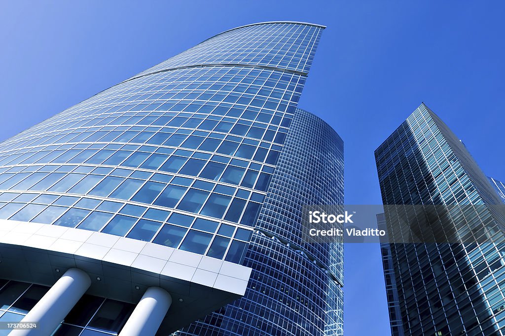 Blu moderno edificio per uffici angolo - Foto stock royalty-free di Affari
