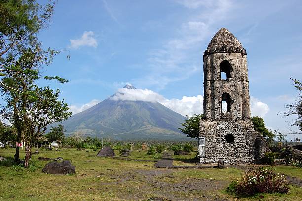 istock Cagsawa ruins and Mayon volcano - Philippines 173706532
