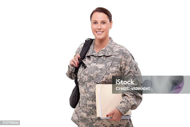 Conector Hembra Soldado Con Documentos Y Mochila Foto de stock y más banco de imágenes de Ejército de Tierra - Ejército de Tierra, Estudiante, Mujeres