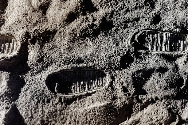 footprints auf moon - super moon stock-fotos und bilder