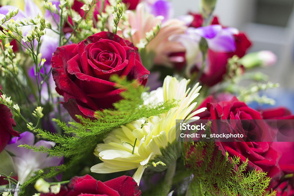 bouquet de fleurs d'orchidées et de rose - Photo de Amour libre de droits