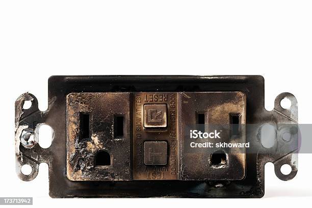 Burnt Gfci Steckdose Stockfoto und mehr Bilder von Beschädigt - Beschädigt, Dreipoliger Stecker, Einzelner Gegenstand