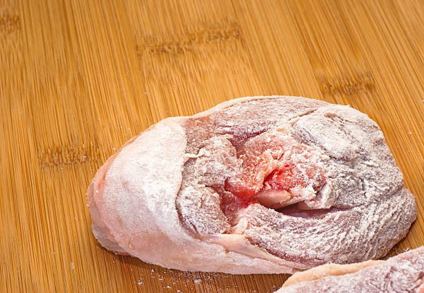 istock ossobuco floury on wooden board 173717099