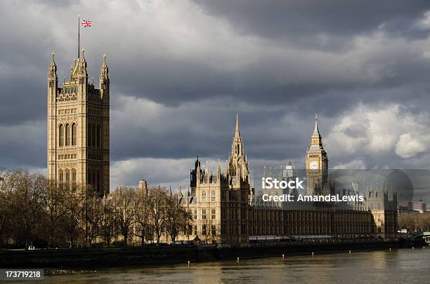 Nubi Tempestose A Westminster - Fotografie stock e altre immagini di Camera dei Comuni - Parlamento britannico - Camera dei Comuni - Parlamento britannico, Tempo atmosferico, Ambientazione esterna