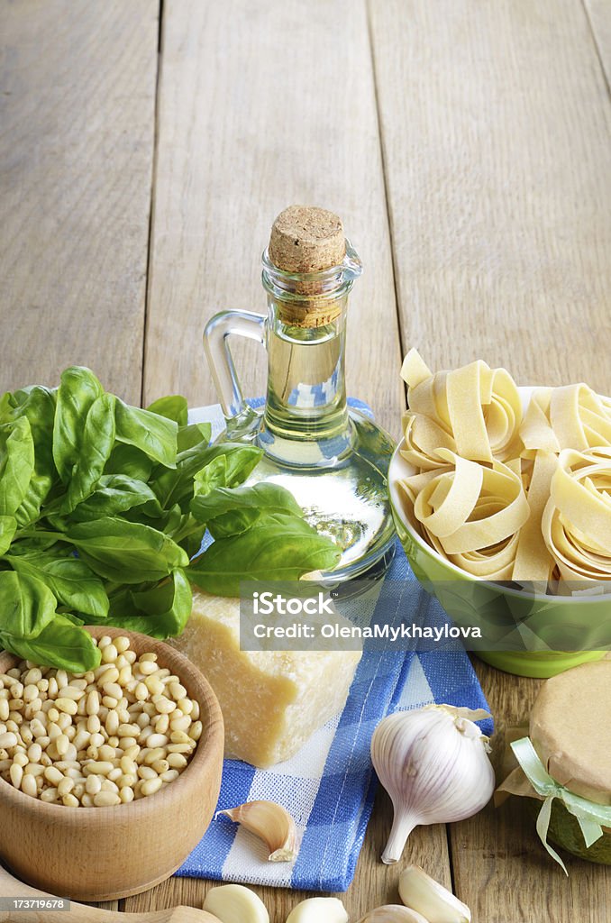 Ingredientes para o molho pesto - Foto de stock de Alho royalty-free