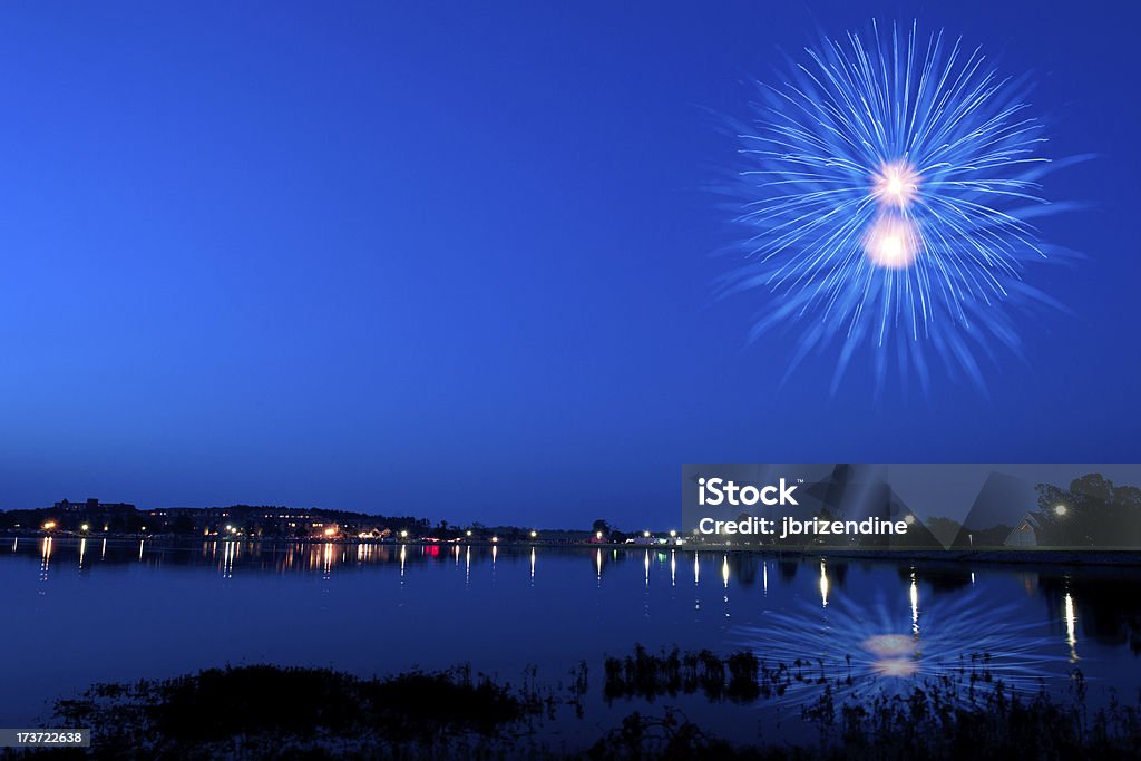 花火は、湖の上 - お祝いのロイヤリティフリーストックフォト