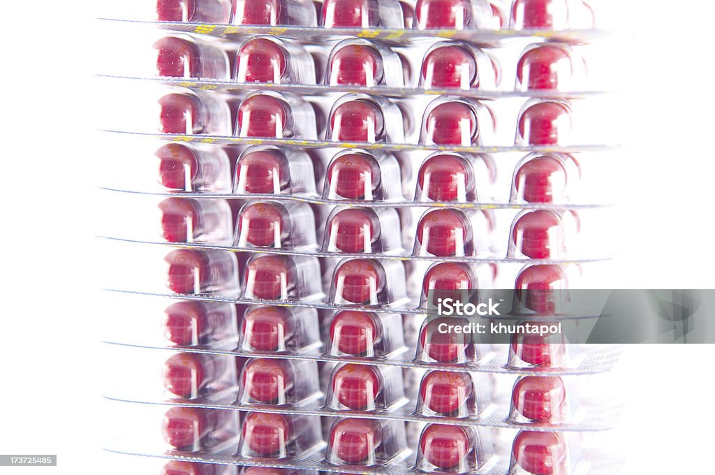 Fechado até camada de vermelho Cápsula em Cartela de comprimidos - Foto de stock de Assistência royalty-free