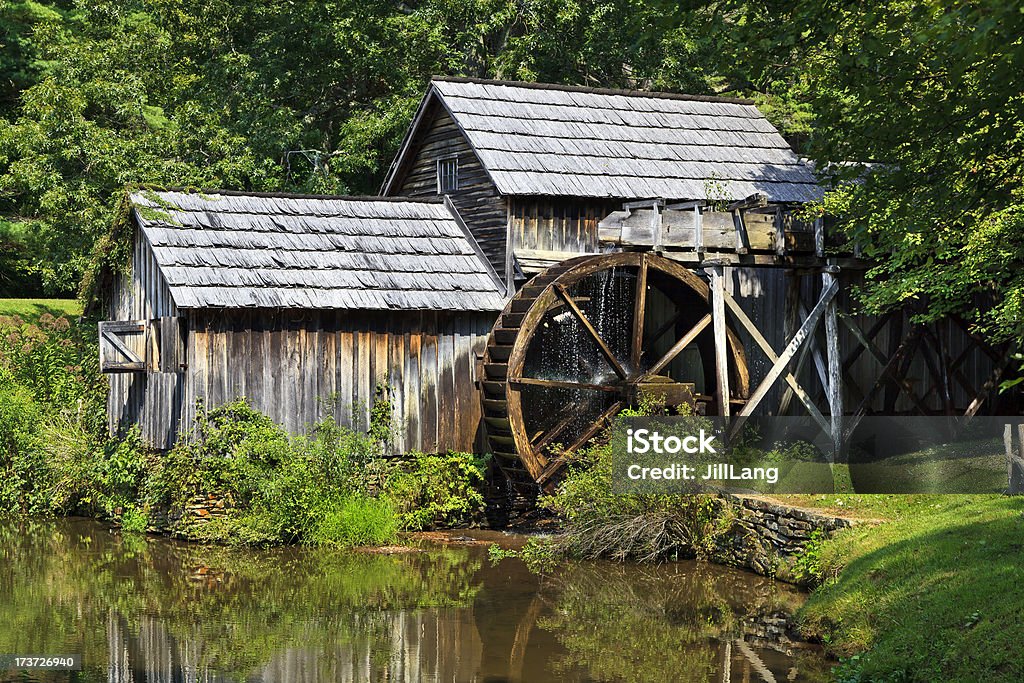 Mabry Mill il Blue Ridge Parkway - Foto stock royalty-free di Acqua