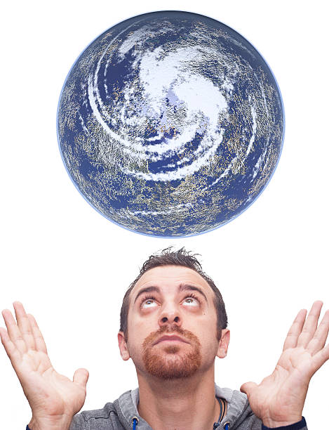 homme regarde la planète terre - human hand earth praying moving up photos et images de collection
