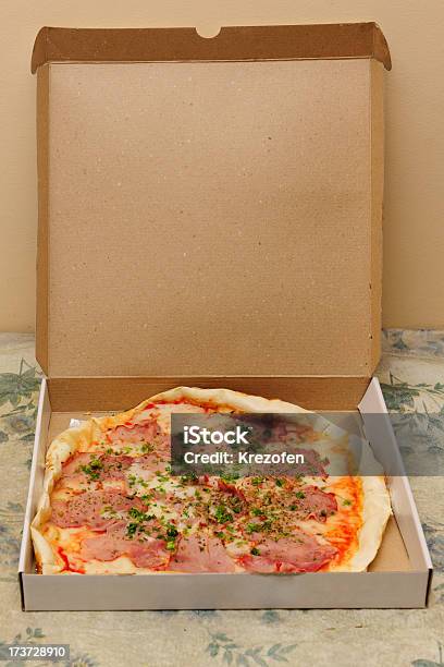 Pizza - Fotografias de stock e mais imagens de Almoço - Almoço, Caixa, Caixa de Pizza