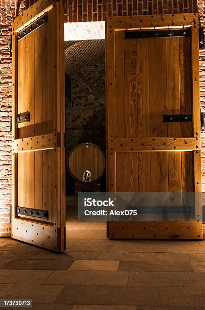 Piwnica Drzwi - zdjęcia stockowe i więcej obrazów Winiarnia - Winiarnia, Wino, Alkohol - napój