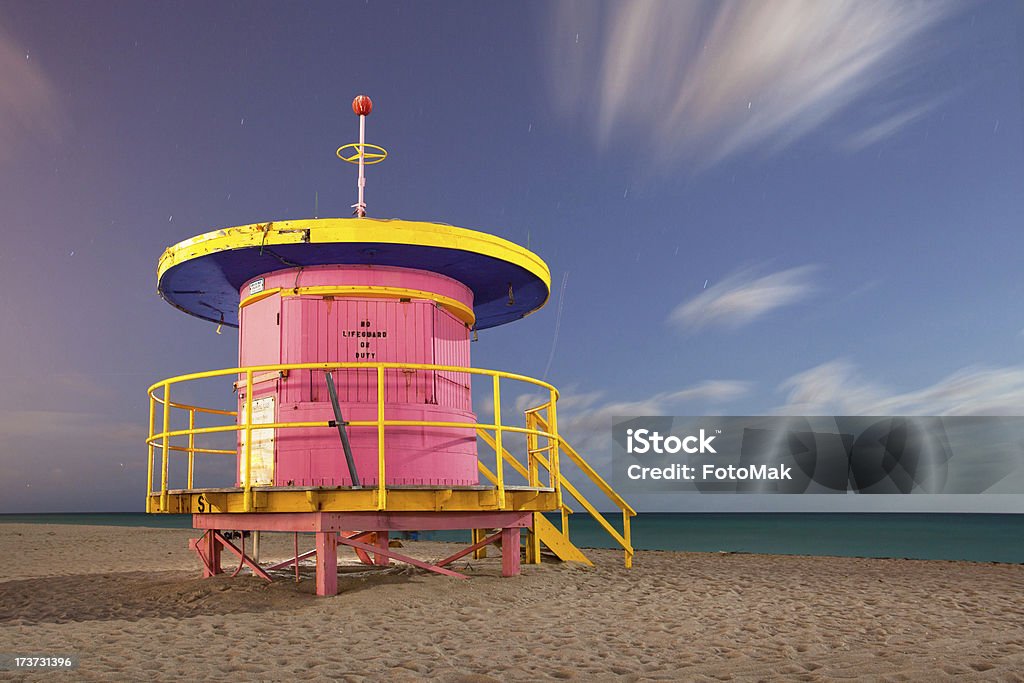 Miami Beach Florida, colorato bagnino house di notte - Foto stock royalty-free di Acqua