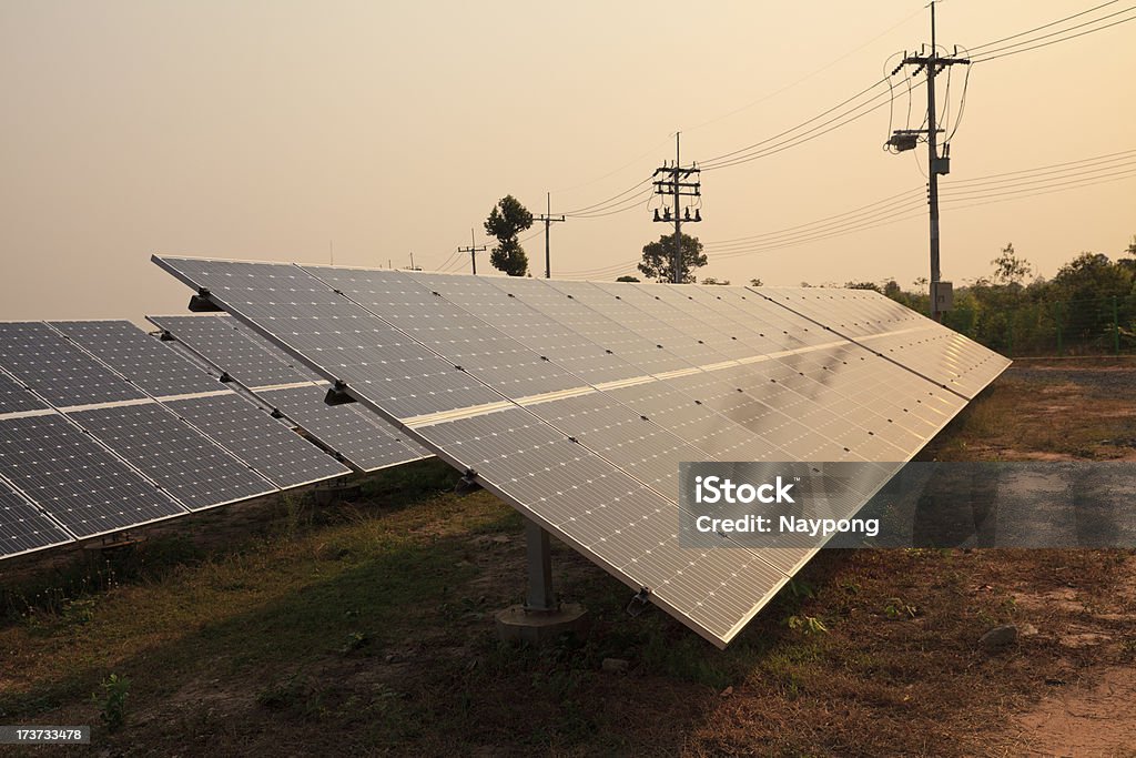 Impianti di energia solare - Foto stock royalty-free di Ambientazione esterna