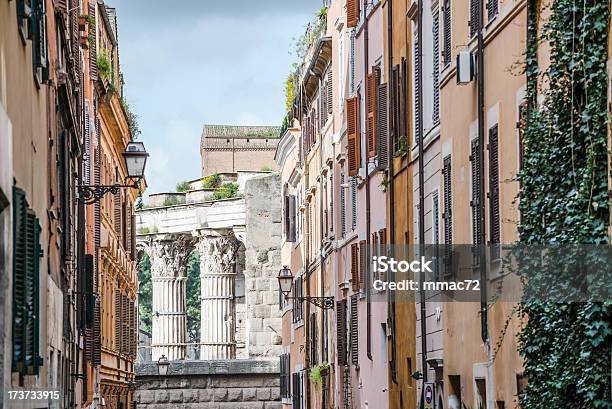 Edifício E Ruínas Em Roma - Fotografias de stock e mais imagens de Ao Ar Livre - Ao Ar Livre, Arcaico, Arco - Caraterística arquitetural