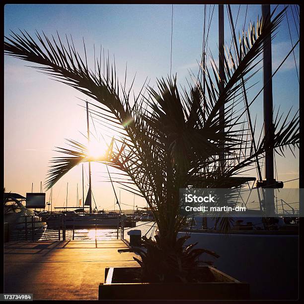 Foto de Pôrdosol e mais fotos de stock de Ancorado - Ancorado, Atracado, Barco a Motor