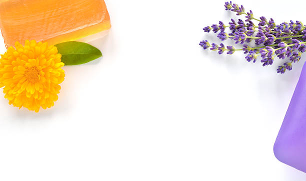 Manualidad Glicerina Jabones Con Flores Foto de stock y más banco de imágenes de Aromaterapia - Aromaterapia, Asistencia sanitaria y medicina, Barra de jabón - iStock Manualidad Glicerina Jabones Con Flores Foto de stock y más banco de imágenes de Aromaterapia - Aromaterapia, Asistencia sanitaria y medicina, Barra de jabón - iStock