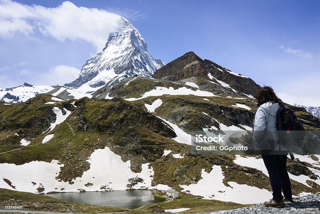 Frau Blick auf nackte Schönheit der Matterhorn - Lizenzfrei Alpen Stock-Foto