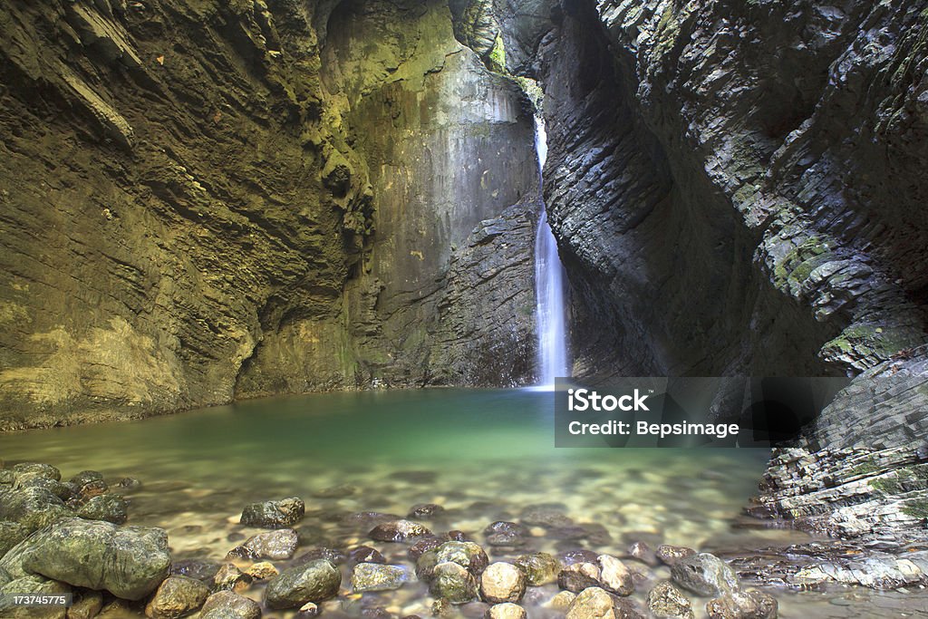 Kozjak cachoeira - Foto de stock de Alpes Julian royalty-free