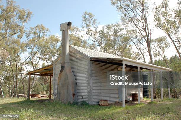 Capanna In Monti Flinders Australia Meridionale - Fotografie stock e altre immagini di Albergo - Albergo, Albero, Australia