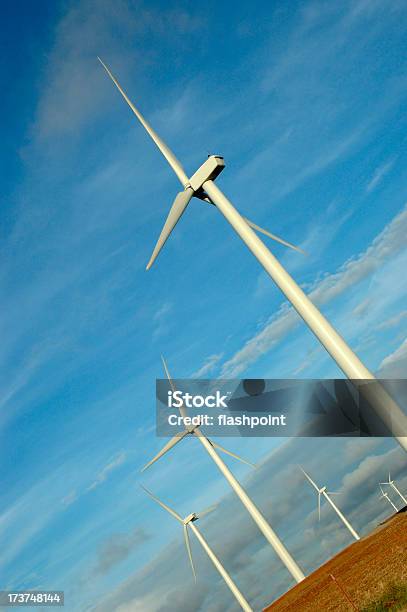 Inclinadas Turbinas - Fotografias de stock e mais imagens de Alto - Descrição Física - Alto - Descrição Física, Combustíveis e Geração de Energia, Eletricidade