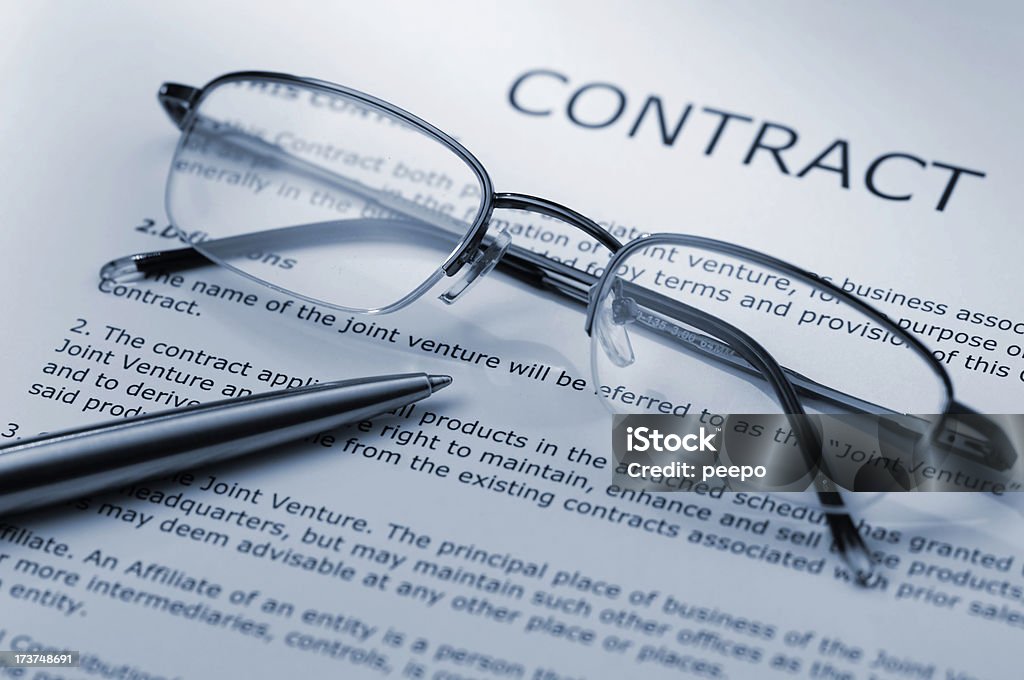 Óculos e contrato - Royalty-free Acordo Foto de stock