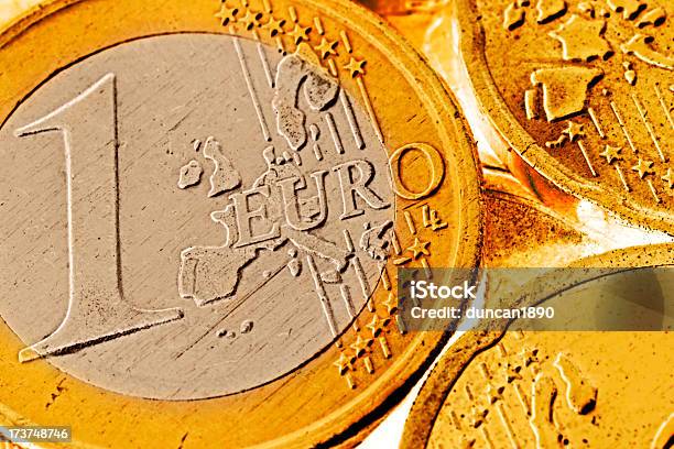 Euro Foto de stock y más banco de imágenes de Abundancia - Abundancia, Accesorio financiero, Actividad comercial