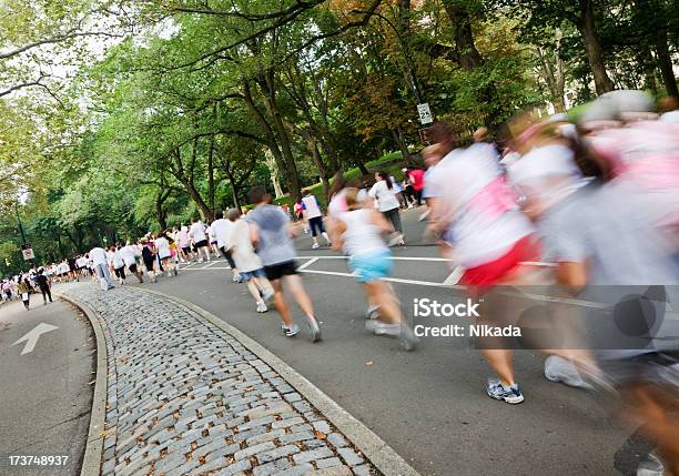 Foto de Corredor De Central Park e mais fotos de stock de Maratona - Maratona, Multidão, New York City