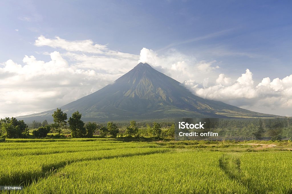 Volcán perfecto - Foto de stock de Filipinas libre de derechos