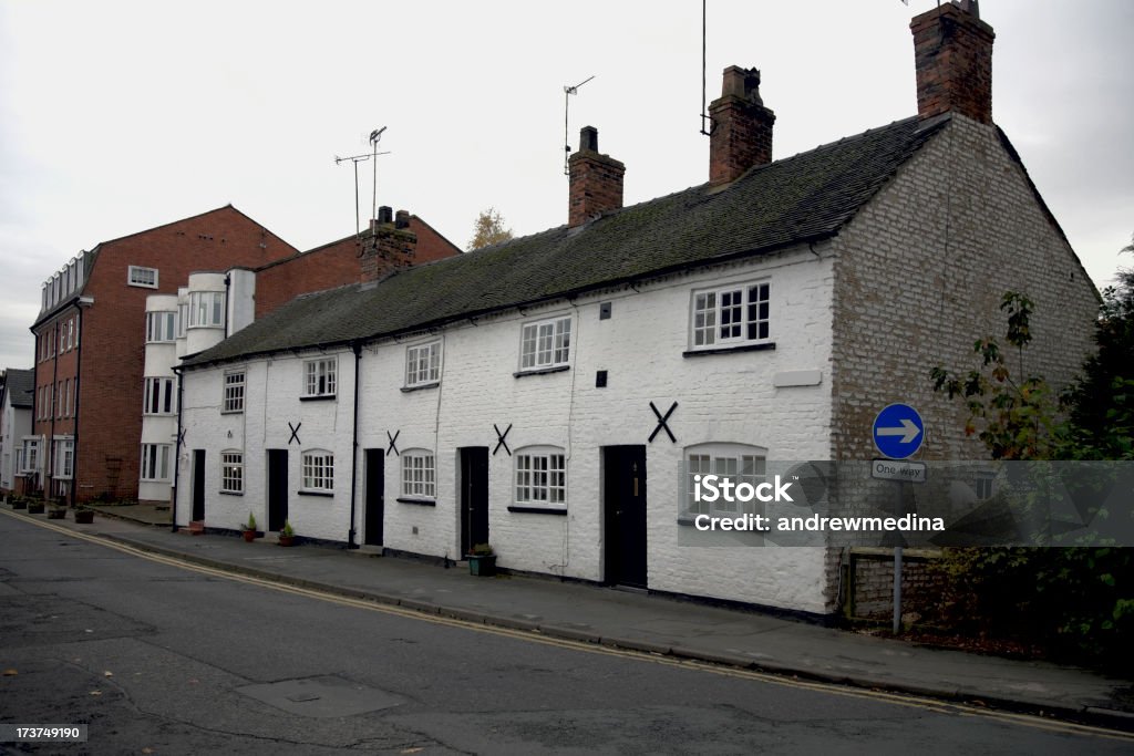 Uma maneira Village Street, Knutsford, Cheshire-mais abaixo, Reino Unido - Foto de stock de Azul royalty-free