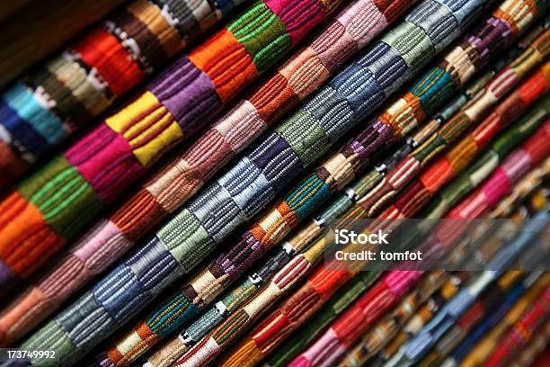 Foto de Colorido Cobertores Da América Do Sul e mais fotos de stock de Abstrato - Abstrato, Alpaca, Antigo