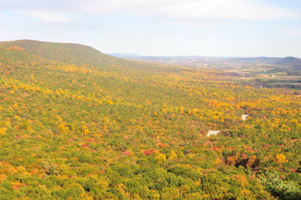 istock Autumn Landscape at Hawk Mountain 173750112