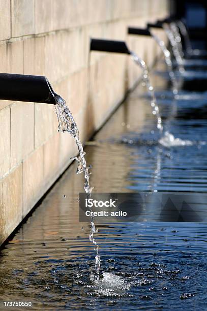 Foto de Fontes E Água e mais fotos de stock de Água - Água, Borrifo, Esparramar líquido