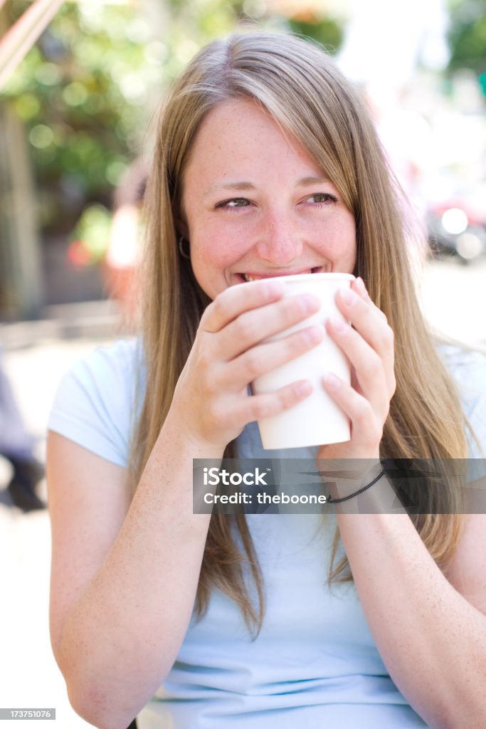 Menina loira ao ar livre - Foto de stock de 18-19 Anos royalty-free