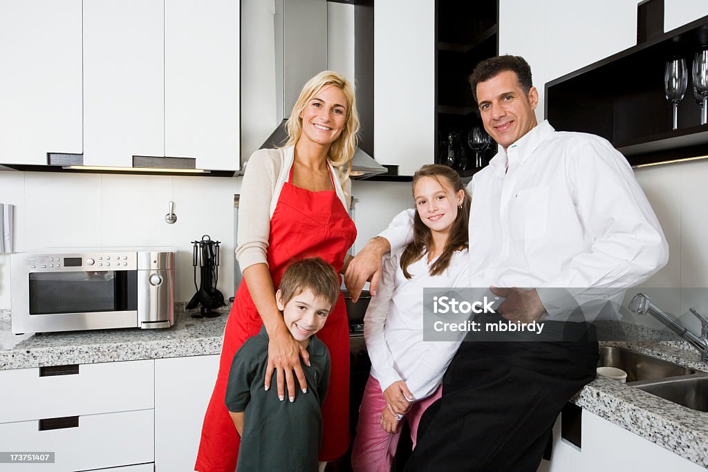 Família feliz na cozinha - Royalty-free 30-34 Anos Foto de stock