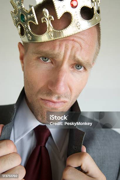 Arrogant キング Dude ビジネスマンポップカラーにアティチュード - 1人のストックフォトや画像を多数ご用意 - 1人, カメラ目線, クローズアップ