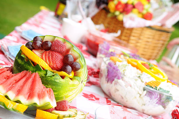 フルーツでピクニック - picnic watermelon tablecloth picnic table ストックフォトと画像