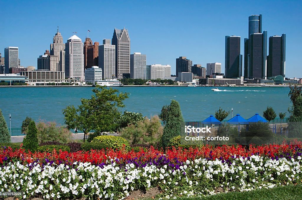 Detroit Skyline from Canada South of the border ... from the US lies - yes, Canada: This is Riverfront Park in Windsor, with the Skyline of Detroit as background. Windsor, Ontario, is actually south of Detroit, Michigan Detroit - Michigan Stock Photo