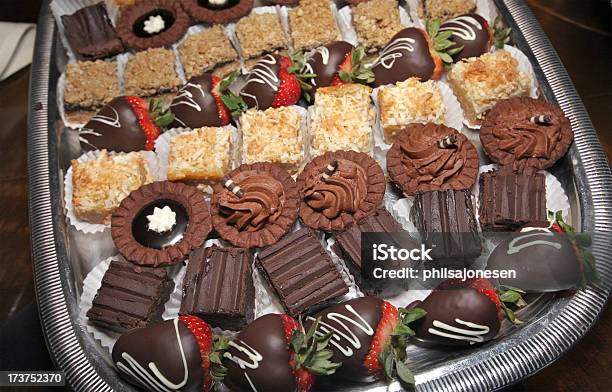 Bandeja De Chocolate - Fotografias de stock e mais imagens de Bandeja - Utensílio doméstico - Bandeja - Utensílio doméstico, Bandeja de Serviço, Chocolate