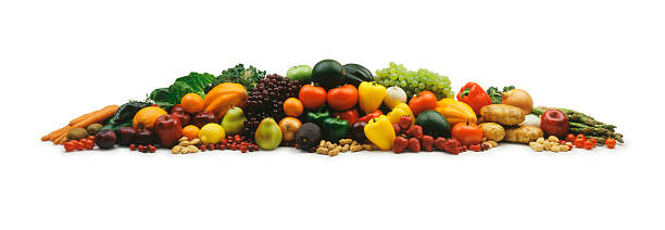 mound di frutta e verdura su sfondo bianco - asparagus vegetable food fruit foto e immagini stock