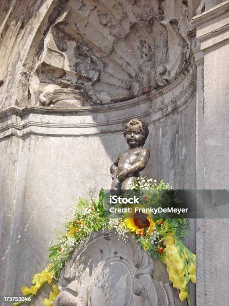 Manneken Pis 황후상 In 활동을 해바라기 공예에 대한 스톡 사진 및 기타 이미지 - 공예, 관광객, 국가 관광명소