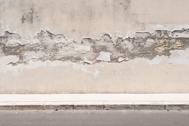 istock Old concrete grunge wall with sidewalk 173753368