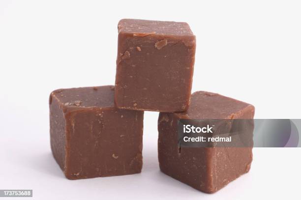 Foto de Pedaços De Chocolate Solicitação e mais fotos de stock de Caramelo - Doces - Caramelo - Doces, Quadrado - Formato Bidimensional, Chocolate