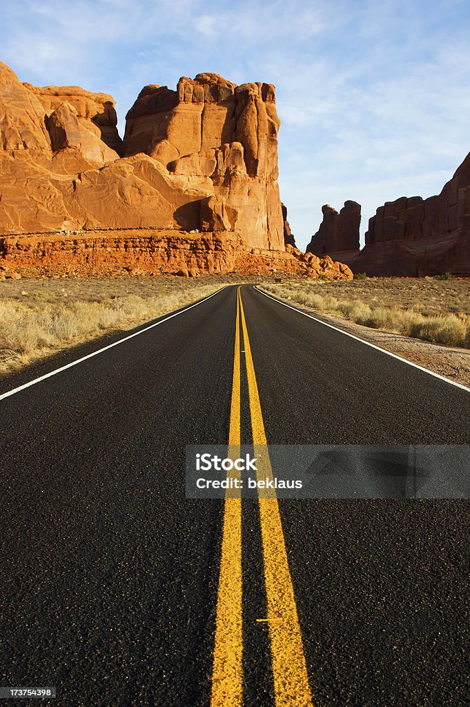 Utah Droga przez pustynię - Zbiór zdjęć royalty-free (Park Narodowy Arches)