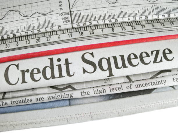 크레딧 squeeze - newspaper headline newspaper wall street finance 뉴스 사진 이미지