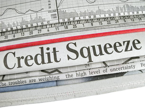 aplicador de crédito - bankruptcy foreclosure foreclose newspaper imagens e fotografias de stock
